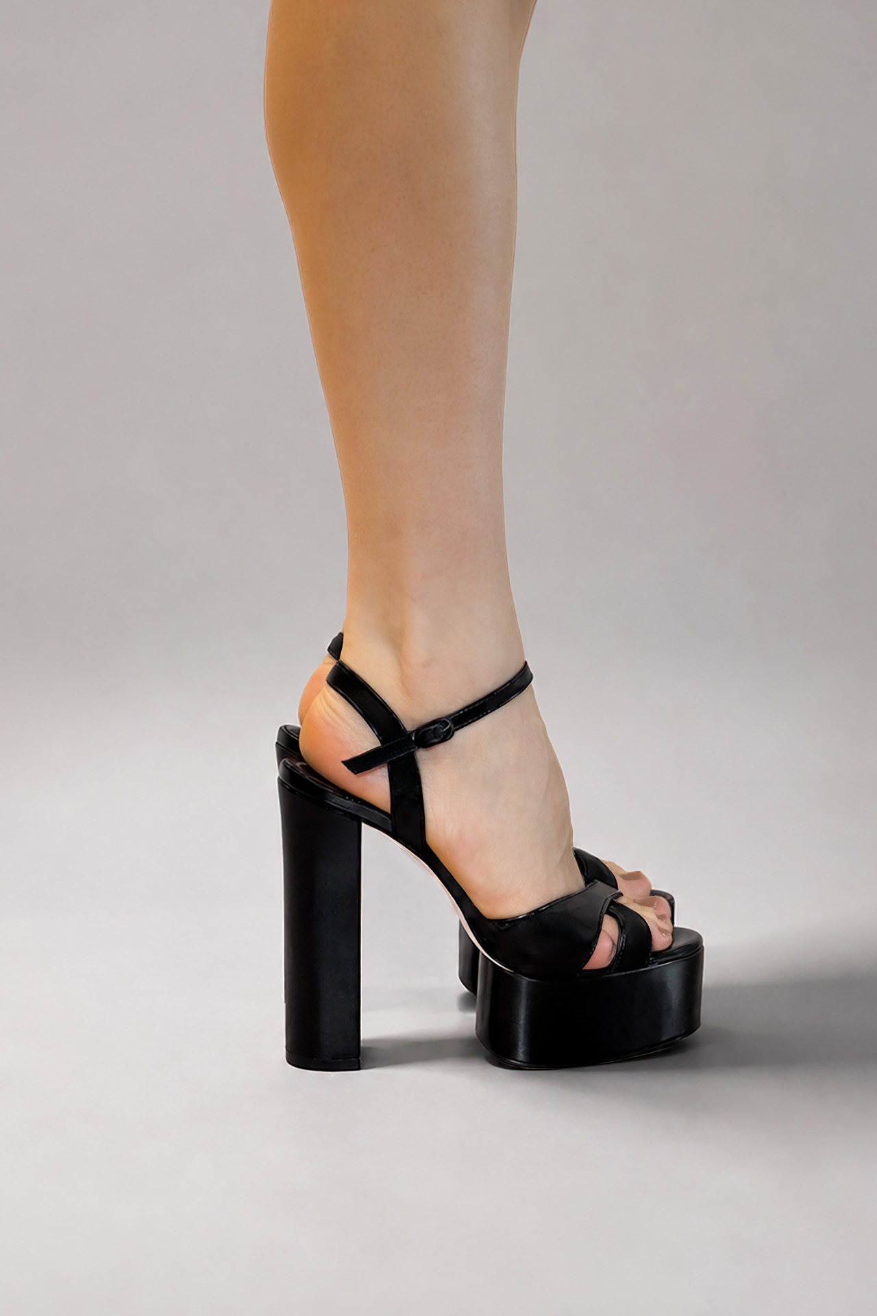 DIANA BLACK PLATFORM SANDALS - Imagem 3